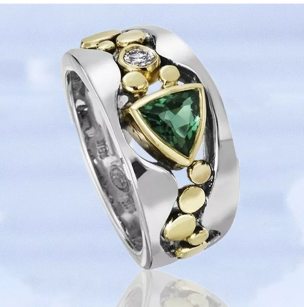 Two tone fashion ring silver color emerald green stone trillion cut size 8